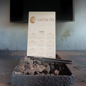 Vuosikalenteri 2024 omalla logolla/kuvalla