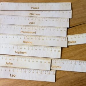 Nimikoitu viivotin 20cm